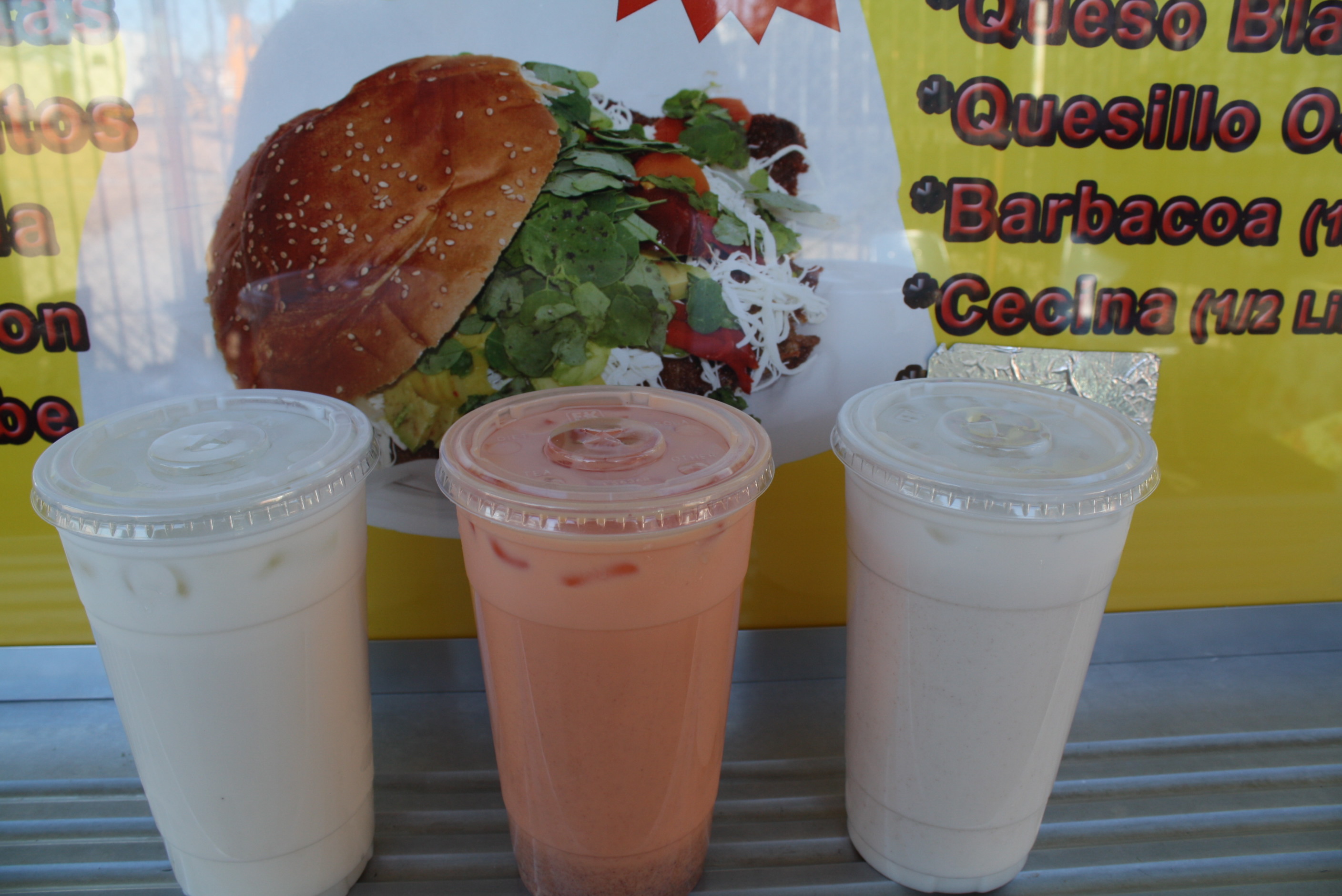 Cemitas Tepeaca Las deliciosas aguas frescas son de fruta natural, combinadas con leche que crean un sabor auténtico. (Foto Agustín Durán/El Pasajero