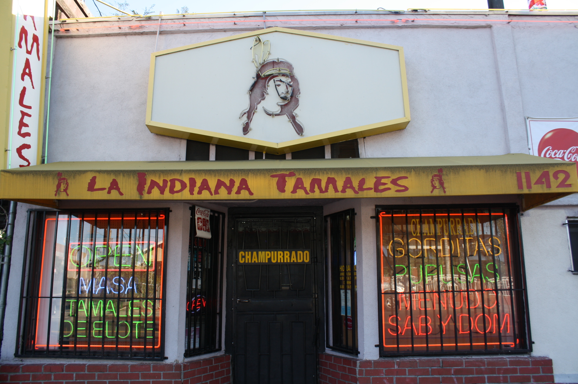 Tamales La Indiana, toda una tradición en el Este de Los Angeles, se localiza en el 1142 al sur de Indiana St., CA 90021