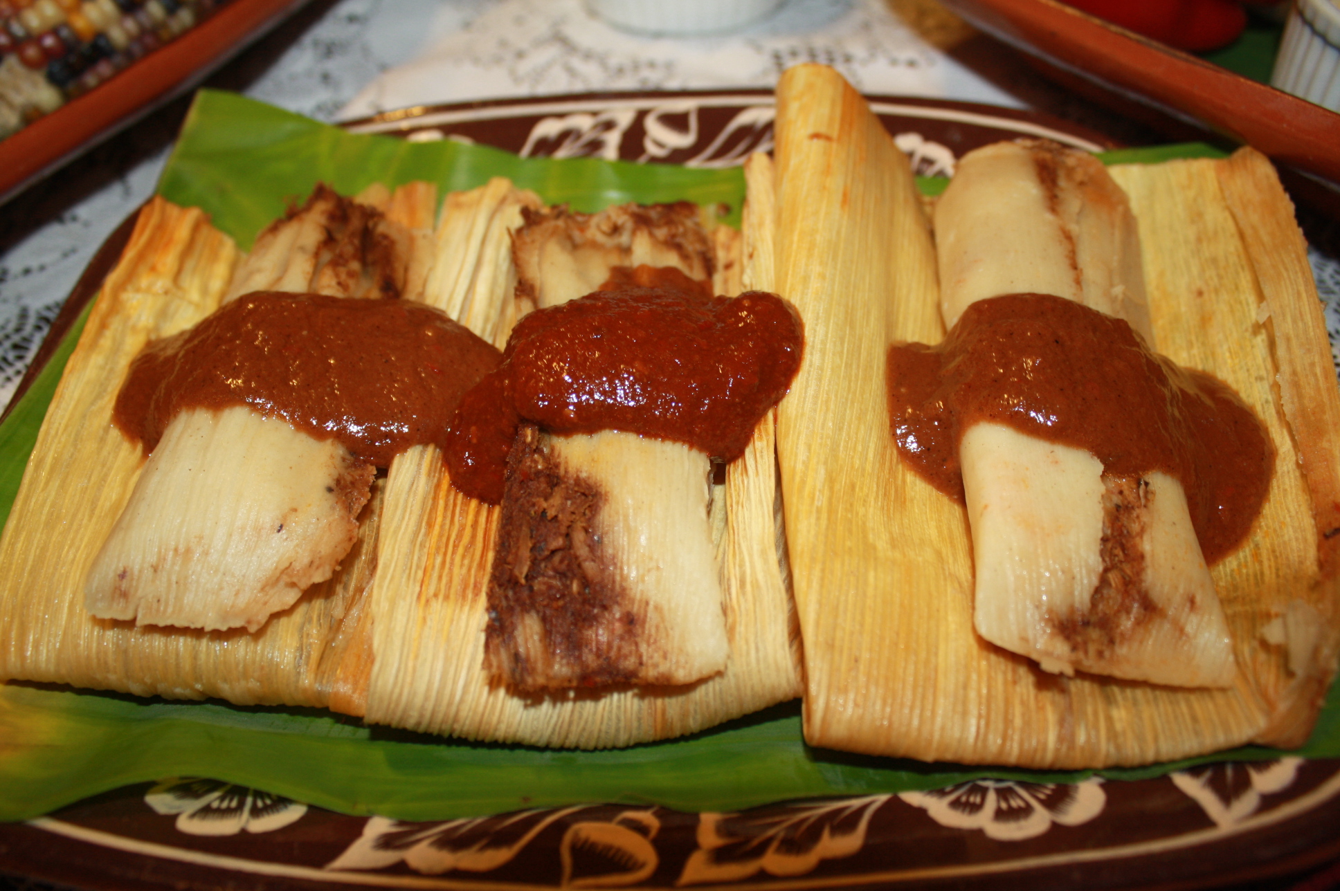 Tamales de mole negro con champiñones toda una creación de la Chef Julieta Marroquín. (Foto de Agustín Durán/El Pasajero).