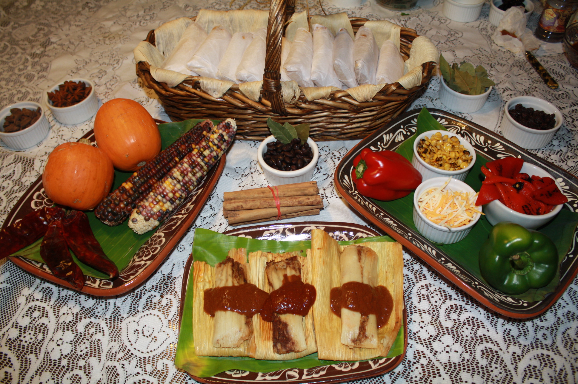 Algunos de los ingredientes que se utilizan para preparar los tamales vegetarianos y los tamales Vegans. (Foto de Agustín Durán/El Pasajero).