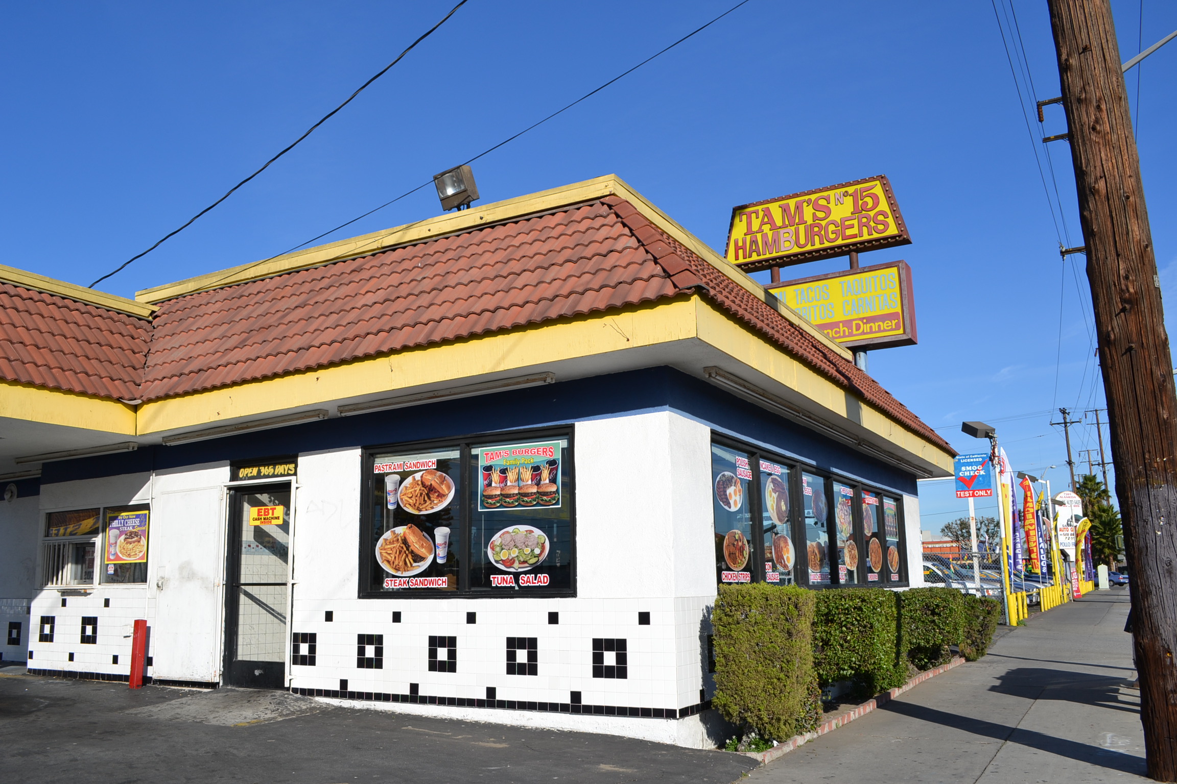 Si vives en el sur de Los Ángeles el restaurante Famous Tam’s Super Burgers que más cerca te queda es el que está ubicado en el 7219 S. Alameda St., Los Ángeles, CA 90001.