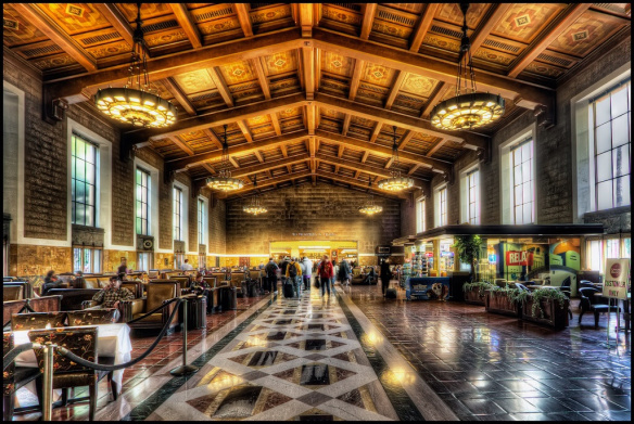 Vista de la sala de espera principal de Union Station. Foto: Pedro Szekely via Flickr creative commons.