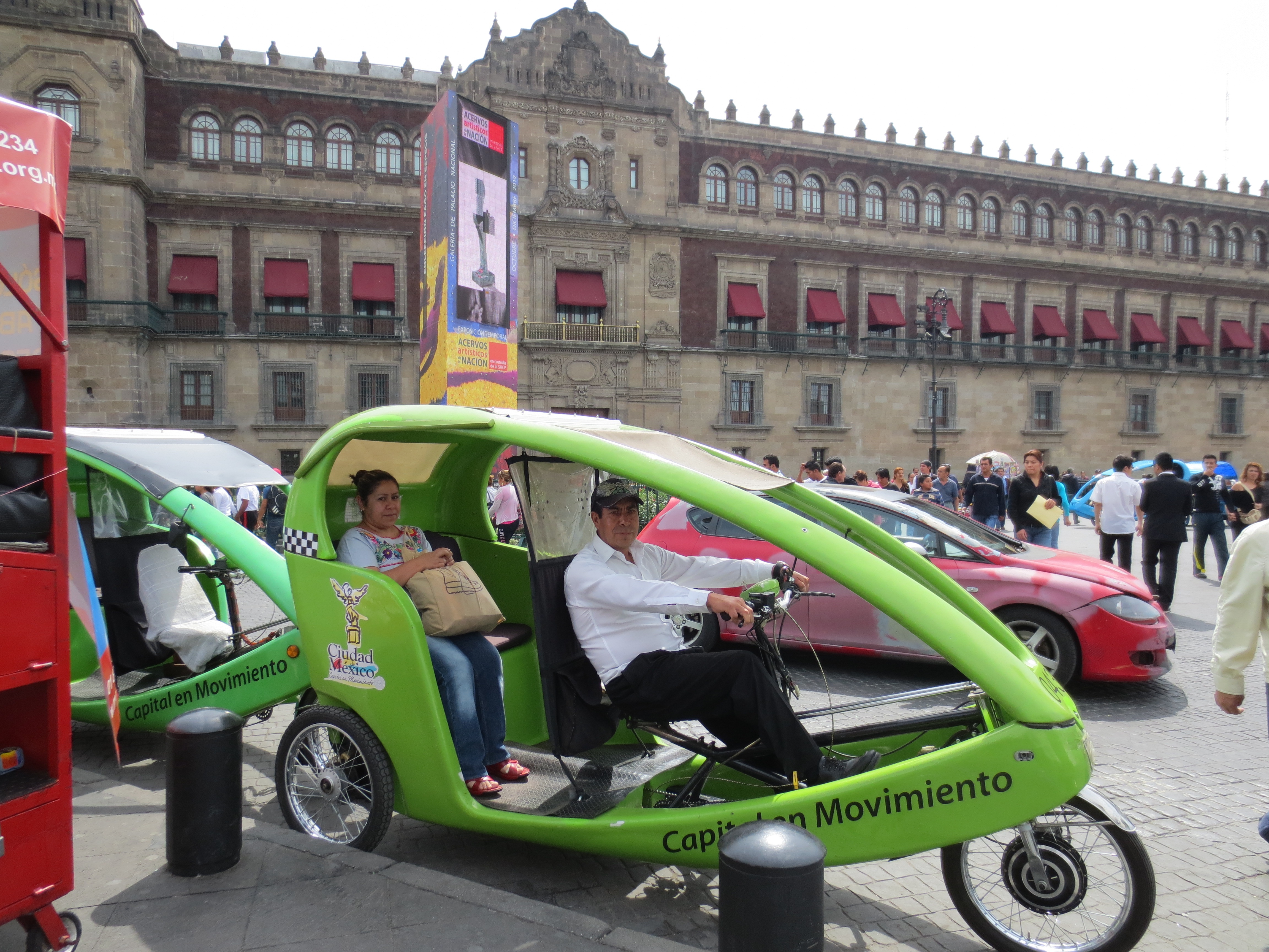 Además de no contaminar, los ciclotaxis son una buena opción de transporte porque avanzan más rápido que los taxis normales. Foto: María Luisa Arredondo/El Pasajero.