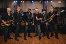 Club shot all in black