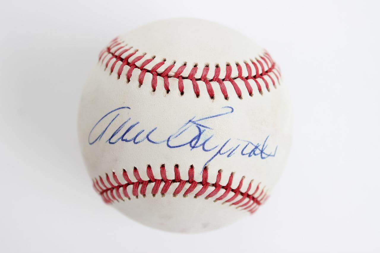 New York Yankees Allie Reynolds Single Signed ONL (Brown) Baseball