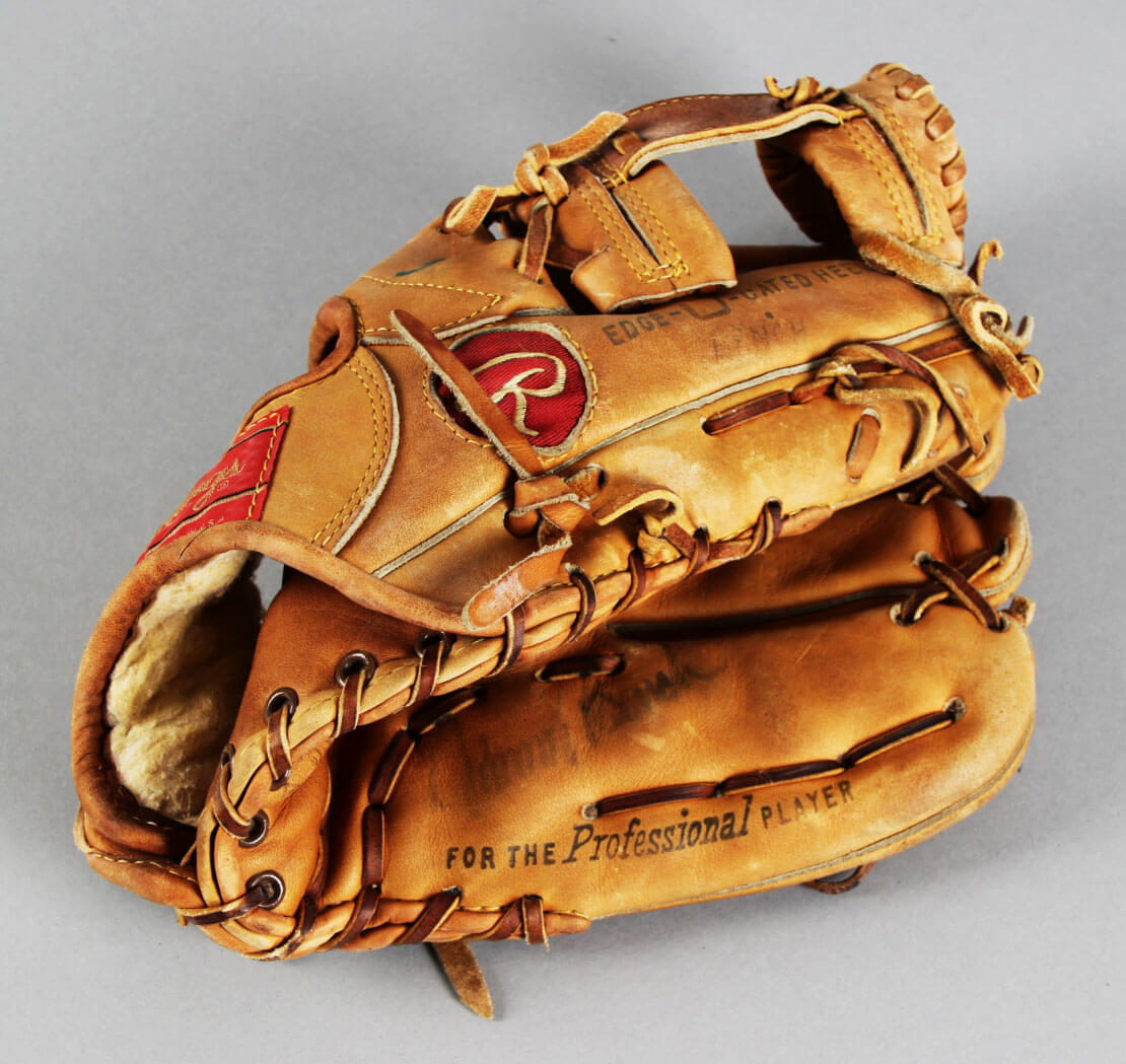 Johnny Bench GameUsed Glove Memorabilia Expert