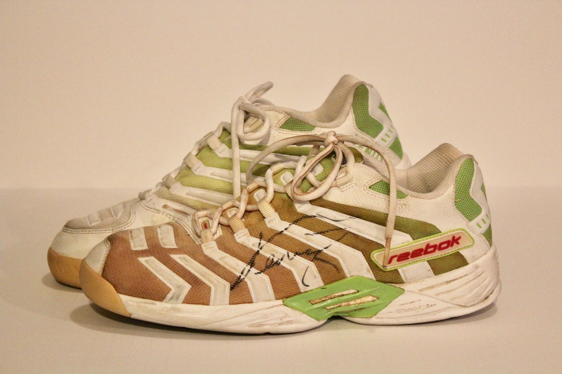 Venus Williams GameUsed & Signed Custom Reebok Tennis Shoes. 2001