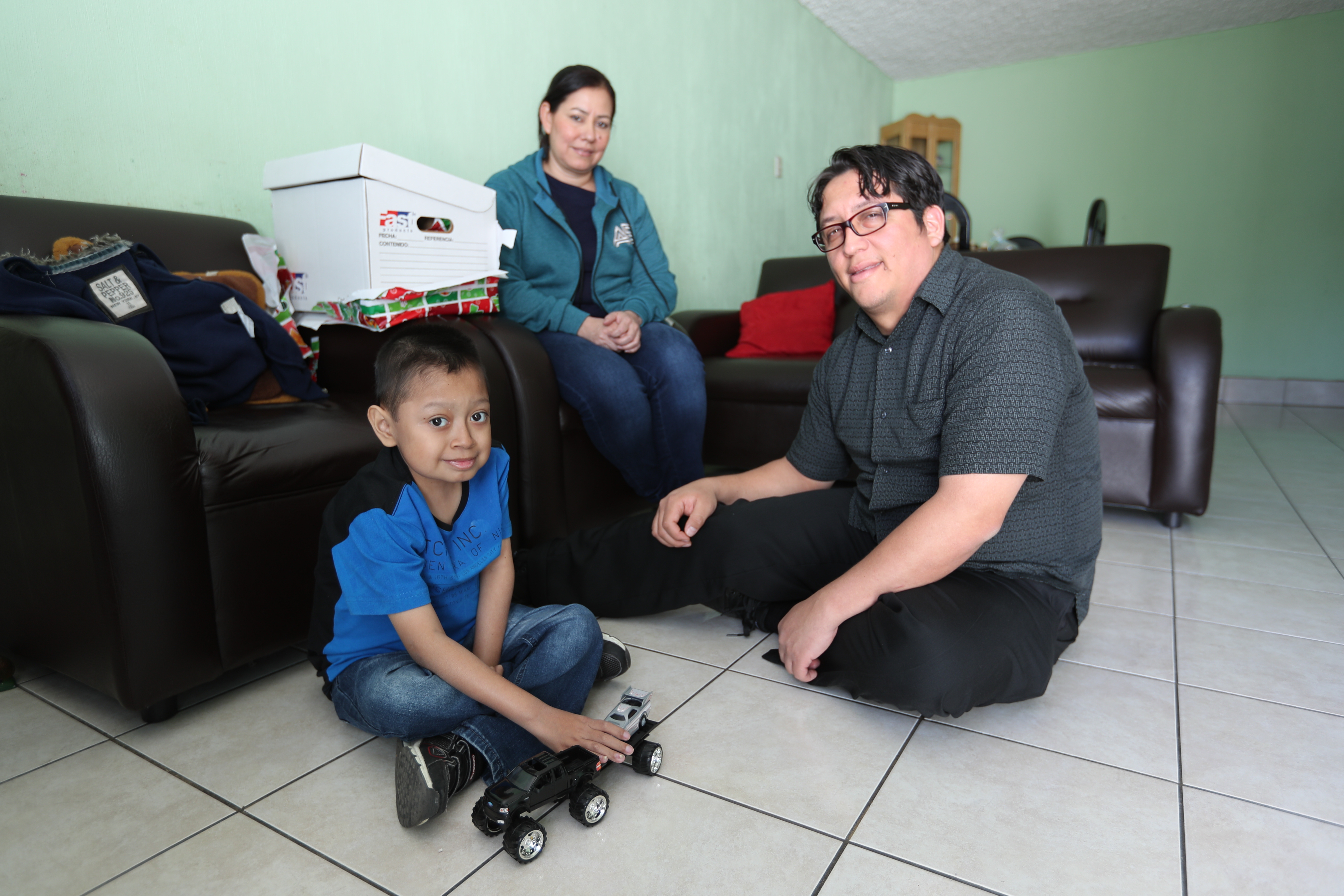 Tristán Adolfo padece una enfermedad genética por la cual debe tener cuidados intensivos en su alimentación y contacto físico toda su vida. Su madre está dispuesta a que tenga una infancia plena como cualquier otro niño. (Foto Prensa Libre: Fernando Magzul)