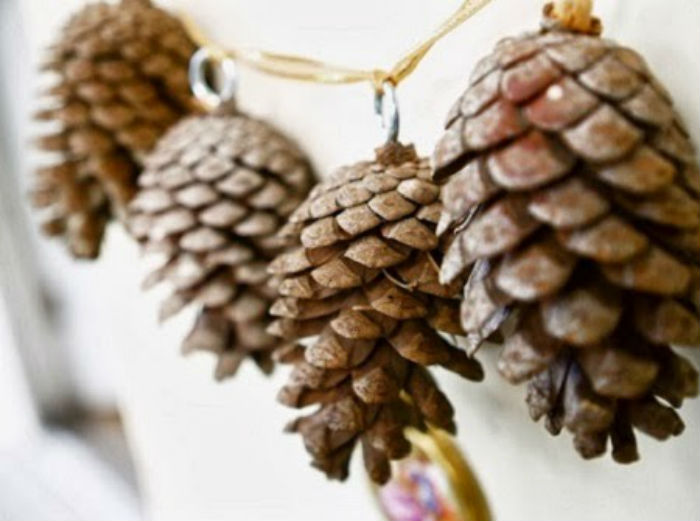 Los elementos naturales le dan una diferente vista al decorado navideño.