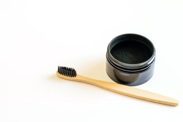 Bicarbonato, agua oxigenada y otros remedios que dañan los dientes