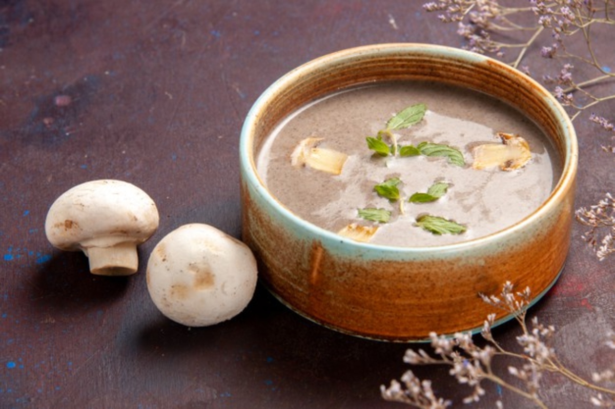 Sopa de champiñones para disfrutar en casa