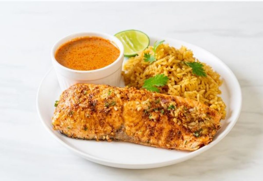 Filete de pescado con quínoa para cenar saludable