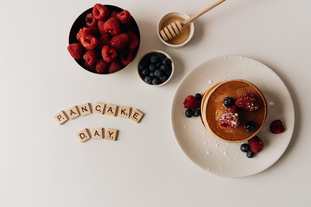 Prepara unos deliciosos hot cakes de avena