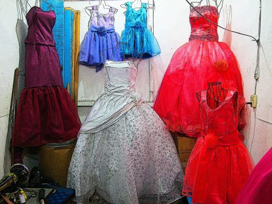 vestidos de 15 años y de novia ubicados en la terminal