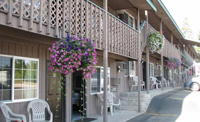 Chalet Motel slider image 0