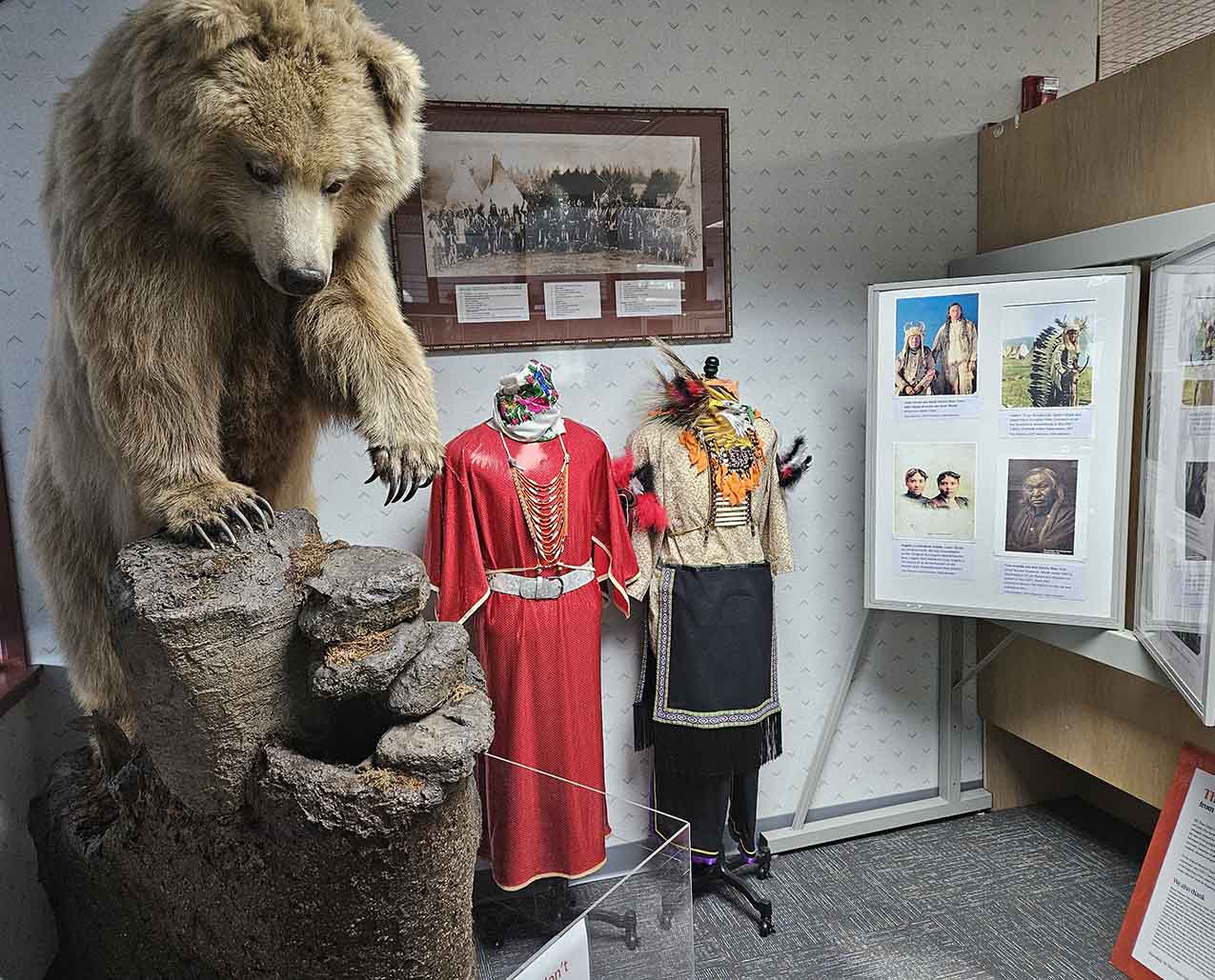 Three Chiefs Culture Center Museum & Gift Shop slider image 1