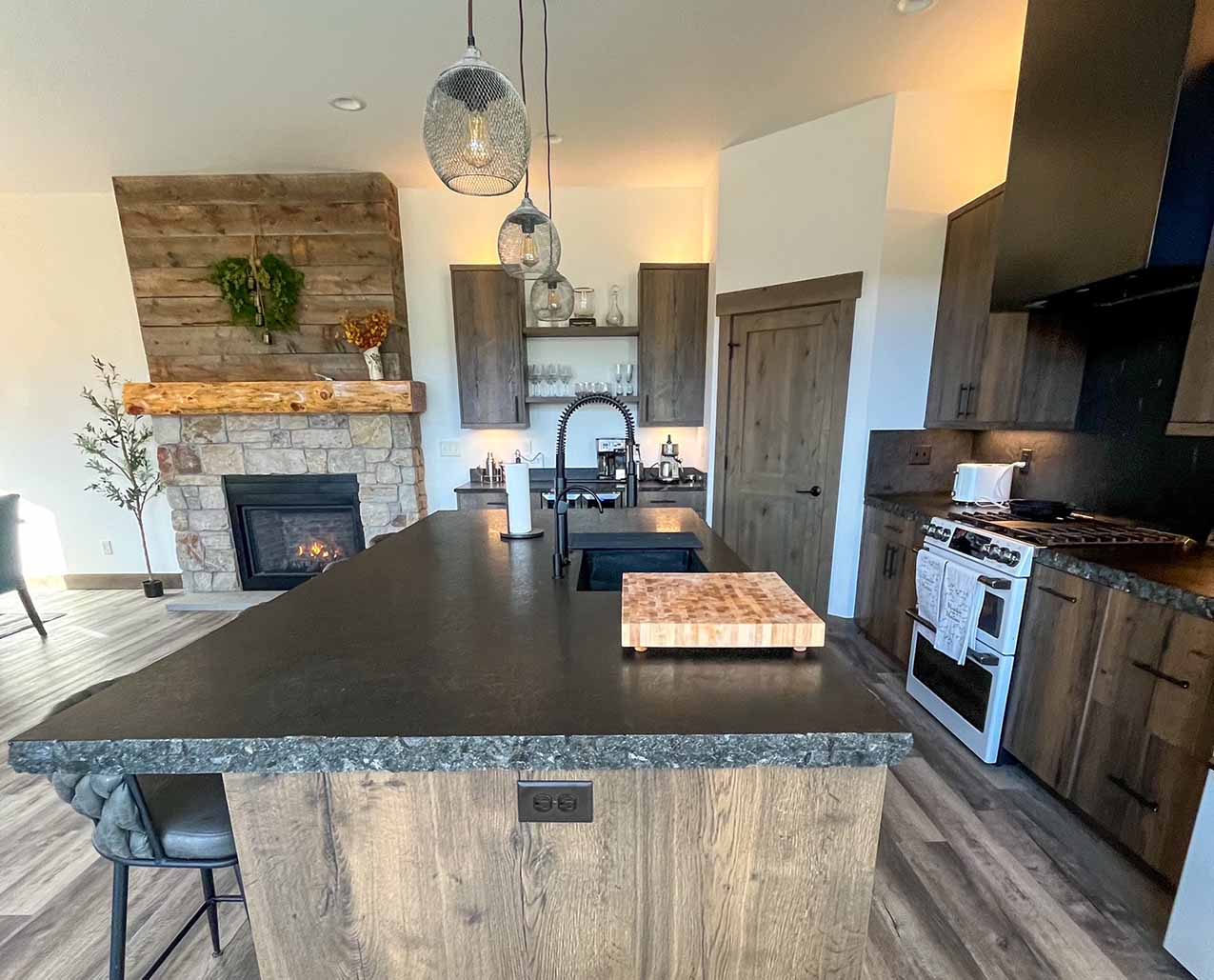 Jackson Creek Mountain Chalet slider image 0