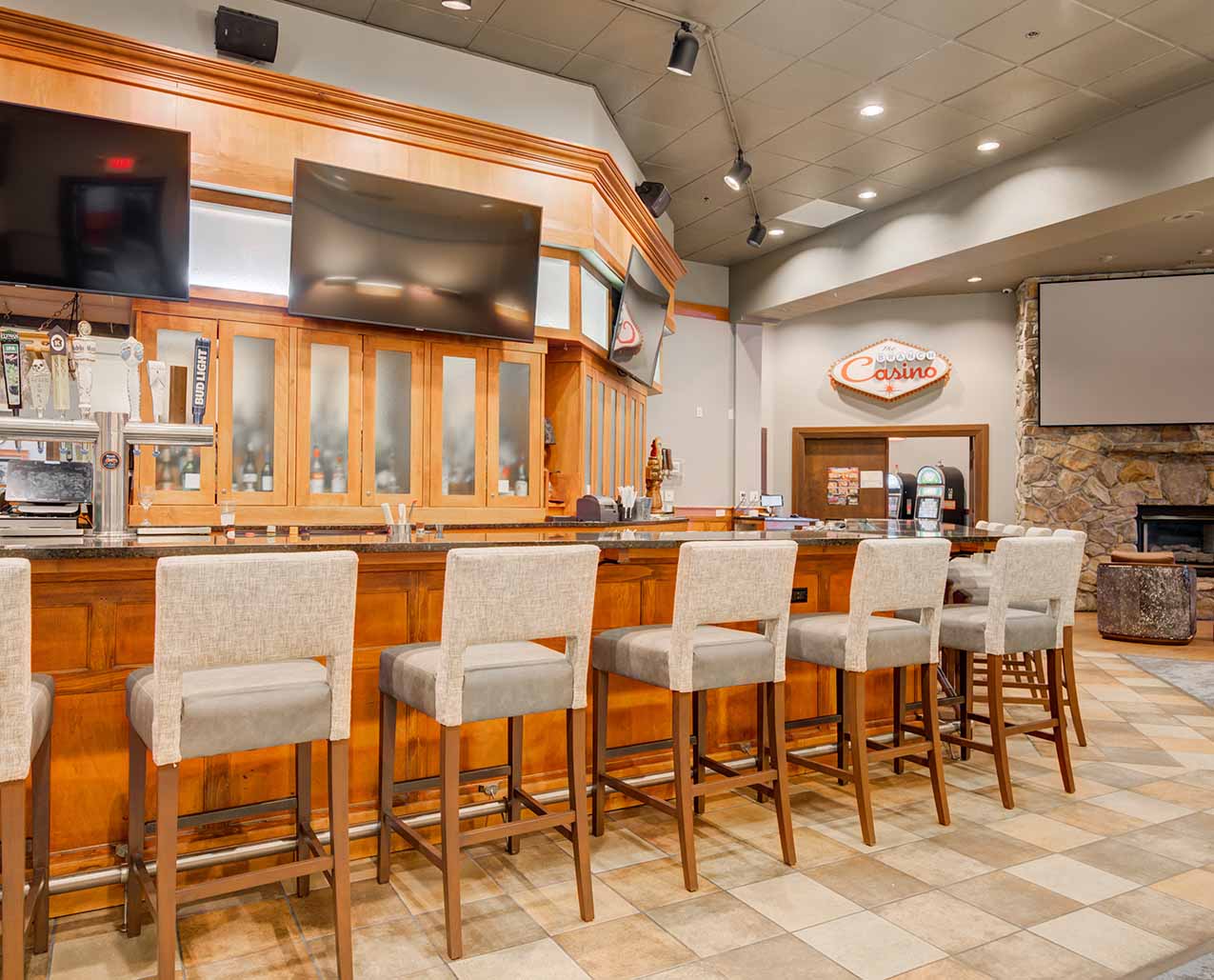 The Branch Restaurant and Bar slider image 0