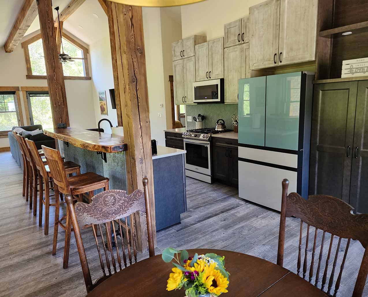 Drinking Horse Ranch Farmhouse Lodge slider image 3