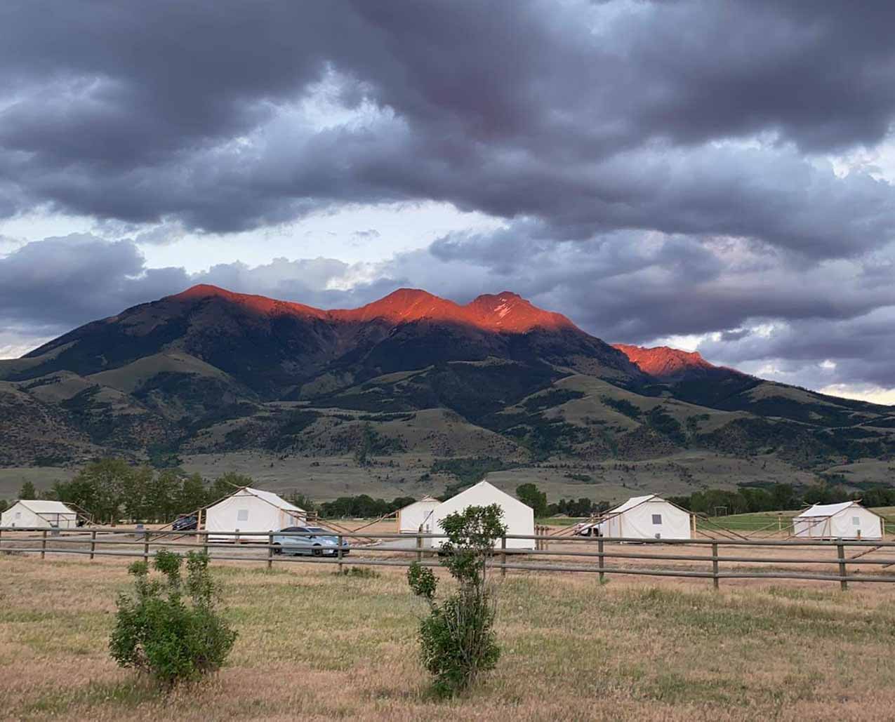 Yellowstone Dreamin Retreat slider image 2