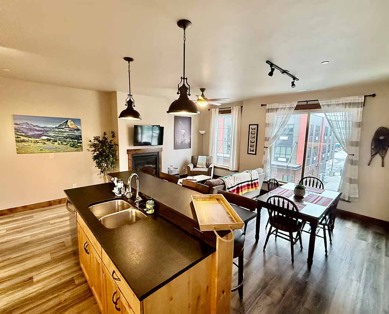 Glacier View Ranger Retreat slider image 2