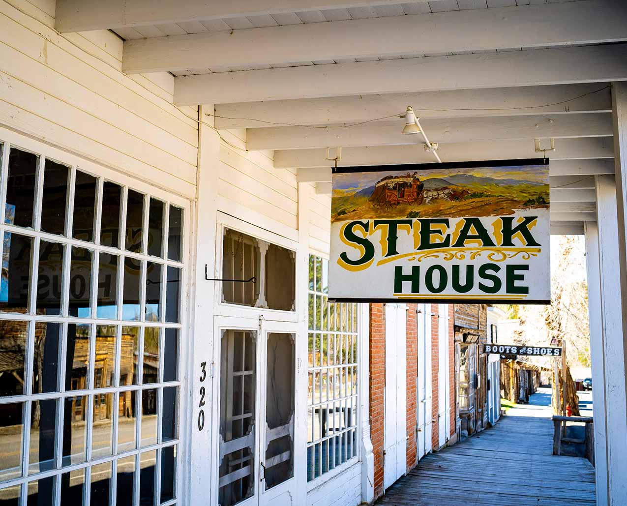 Wells Fargo Bar & Grill slider image 2