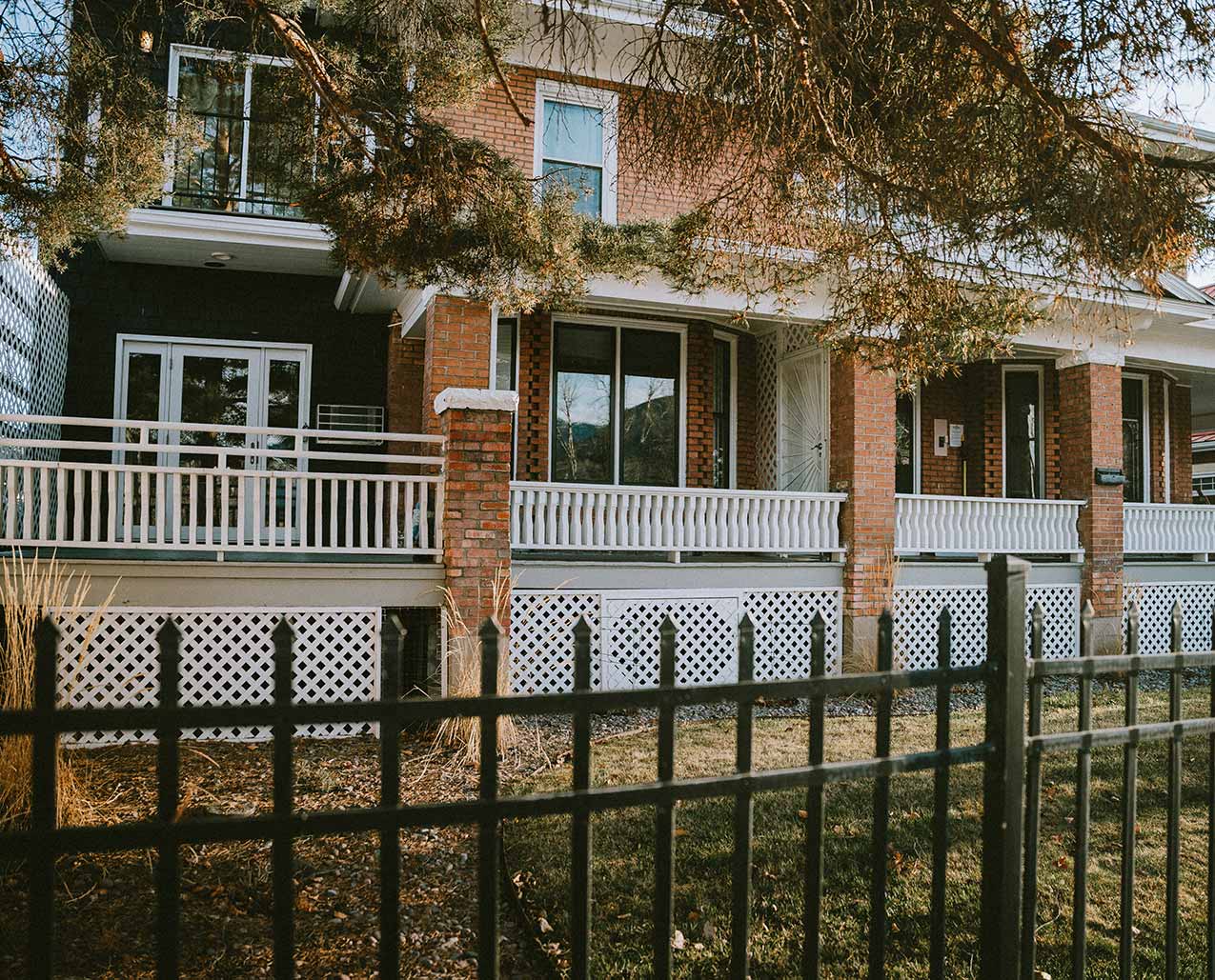 Goldsmith's Riverfront Inn slider image 2