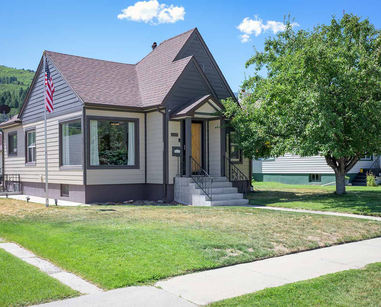 Black Diamond Bungalow slider image 1