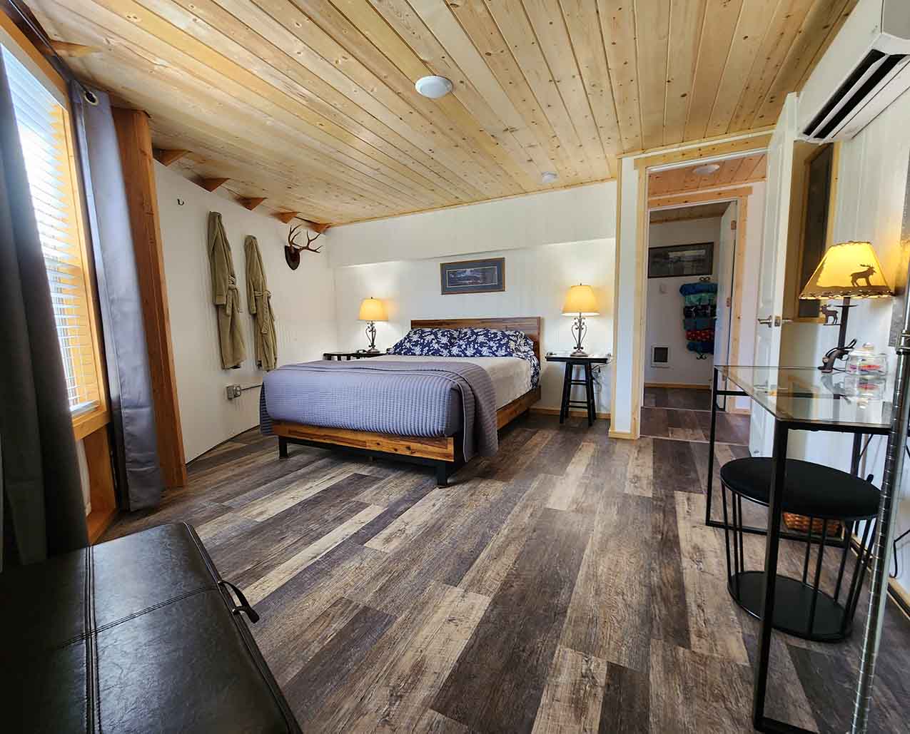 Spotted Wing Vacation Rentals slider image 1