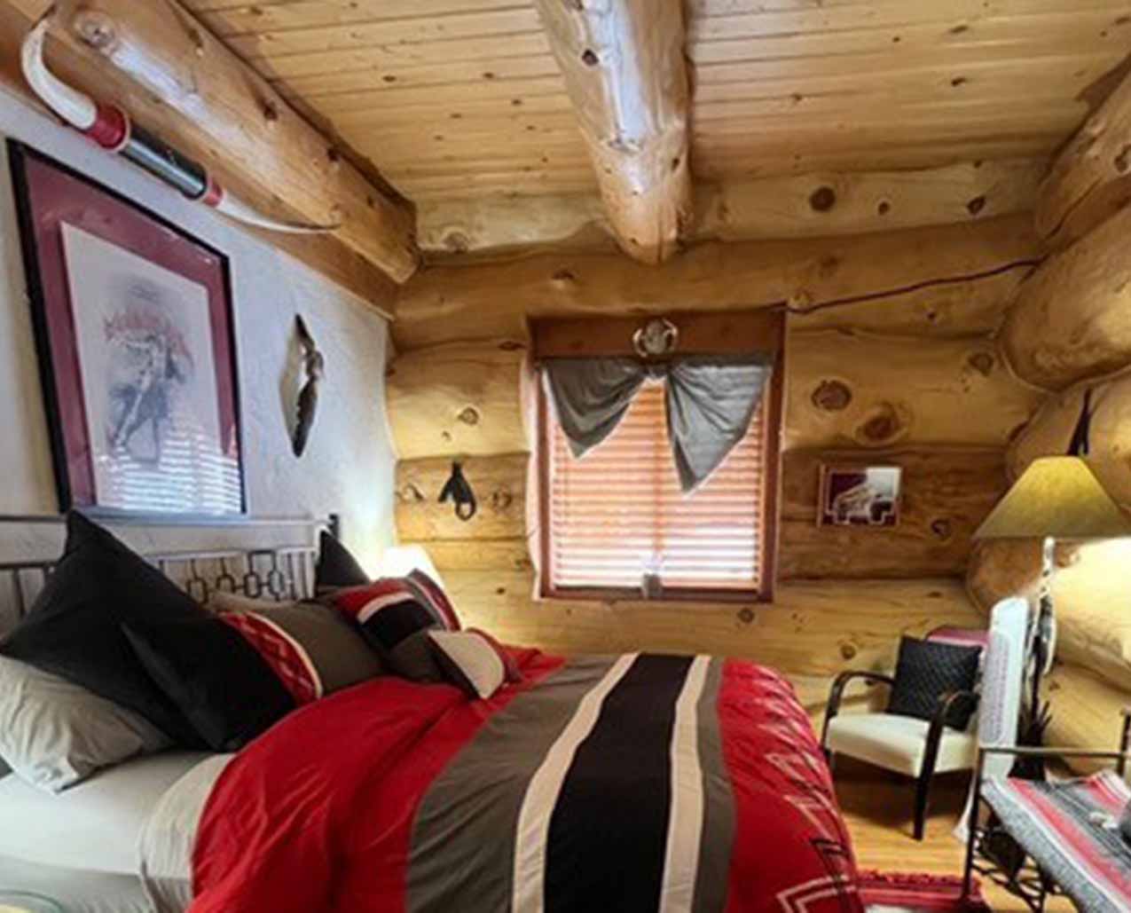 Gallatin River Guest Cabin slider image 1
