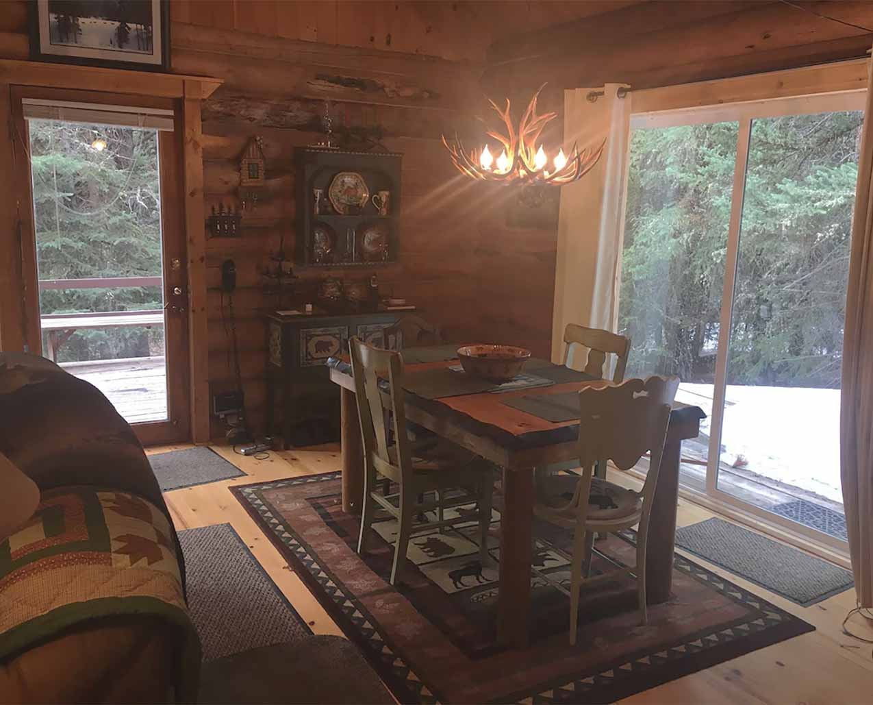 Wolf Crossing Cabin slider image 1