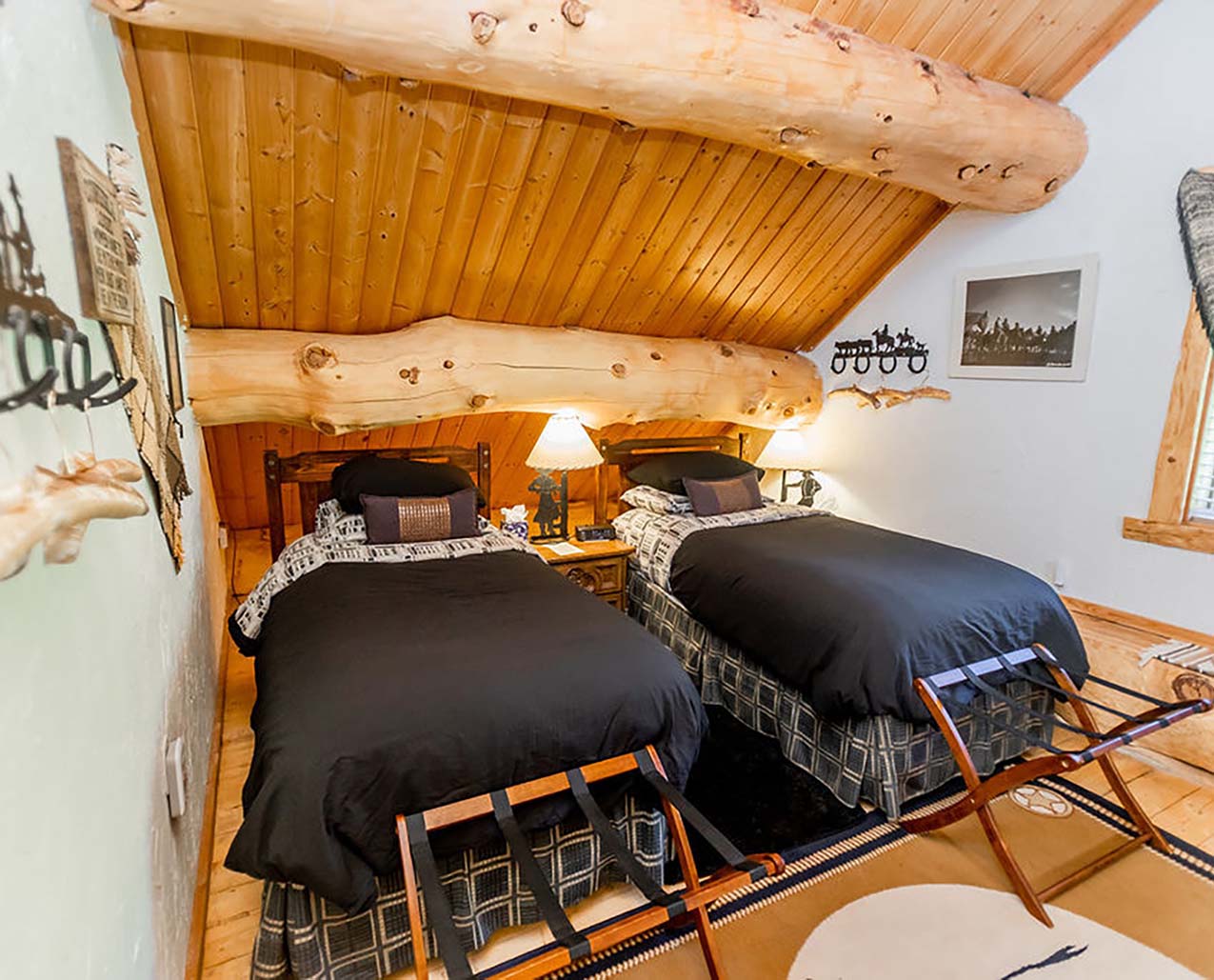 Gallatin River Guest Cabin slider image 3