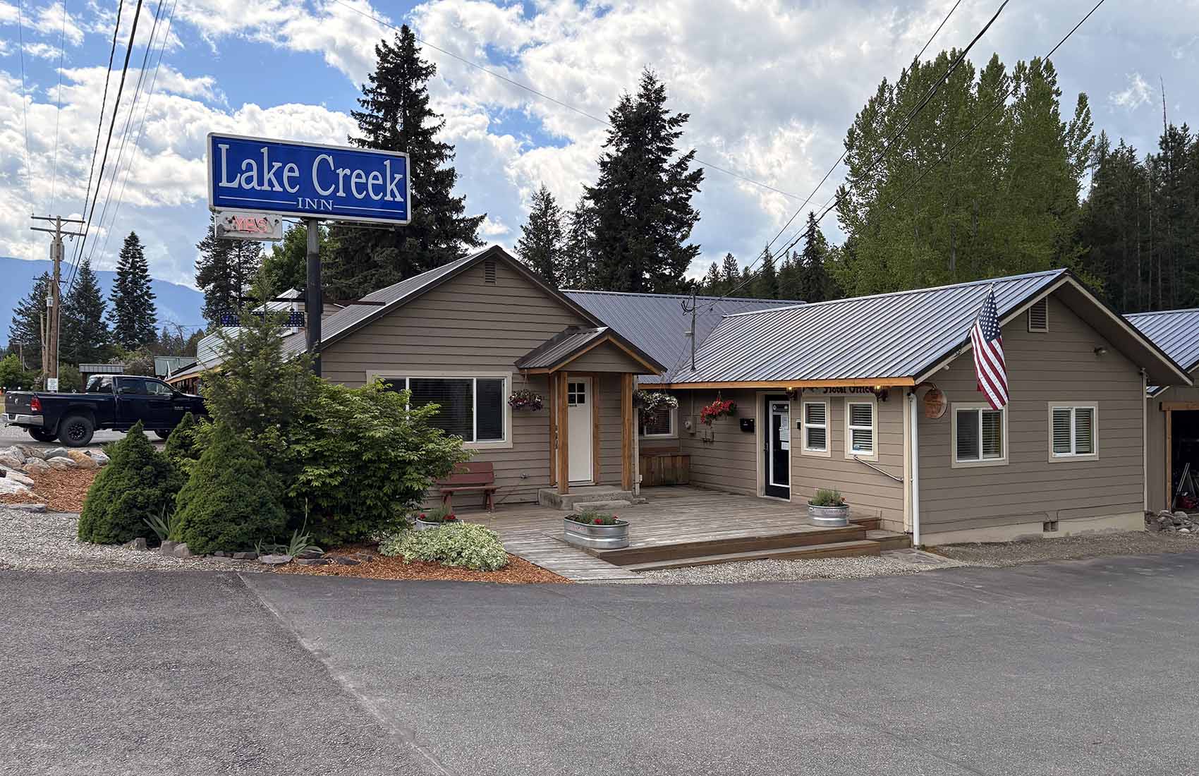 Lake Creek Inn slider image 2