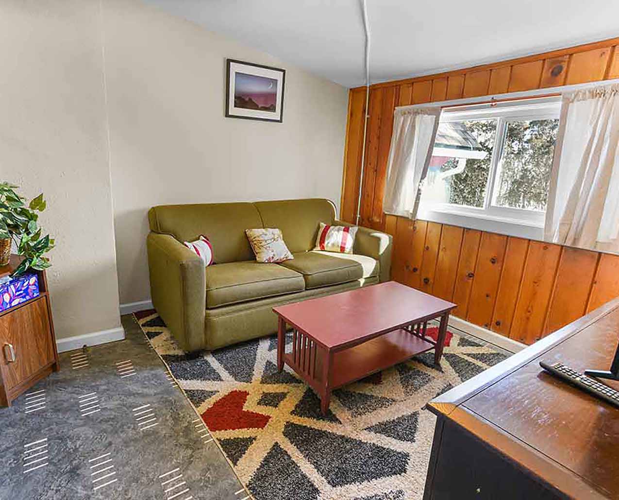 Montana Inn slider image 1