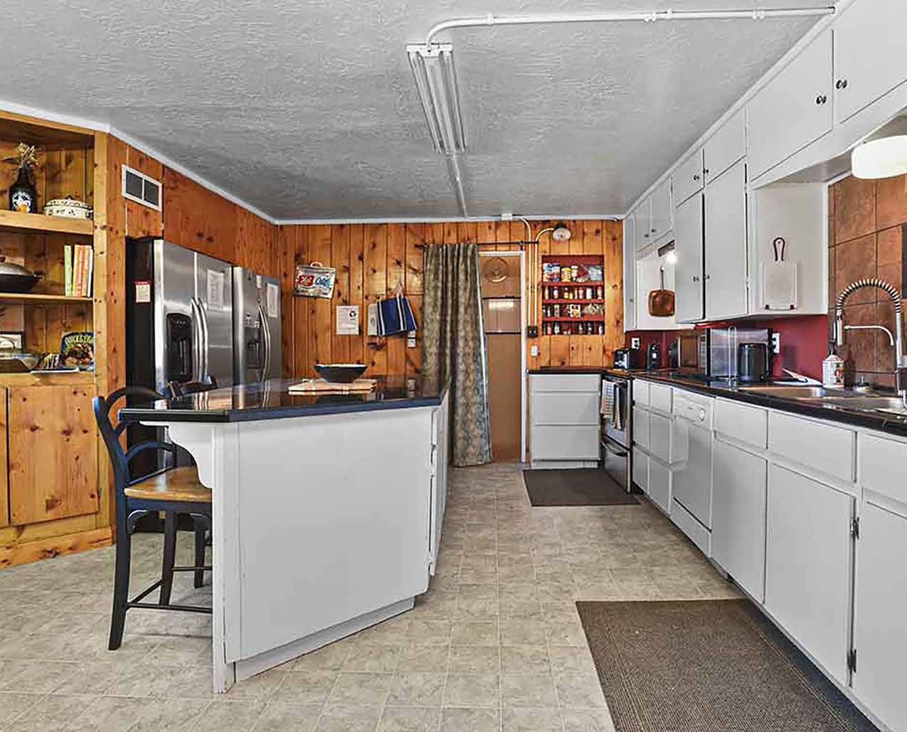 Montana Inn slider image 3