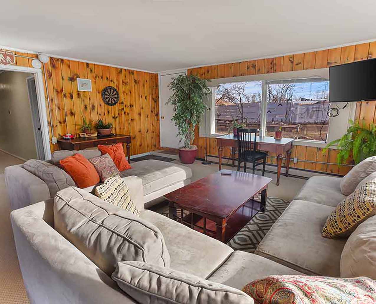 Montana Inn slider image 4