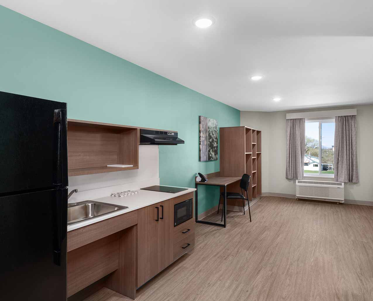 ECHO Suites Extended Stay by Wyndham Bozeman slider image 1