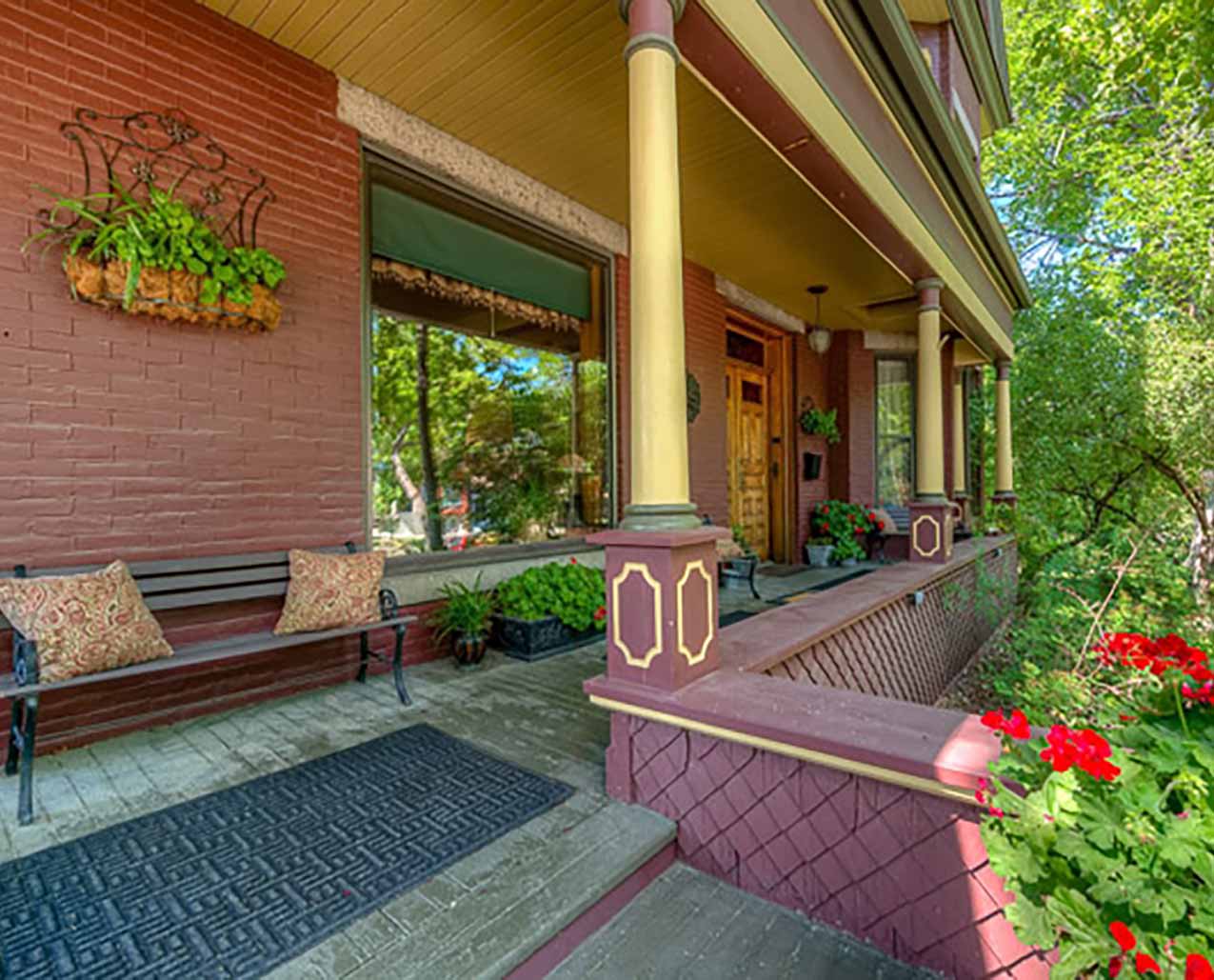 The Sanders - Helena's Bed and Breakfast slider image 1