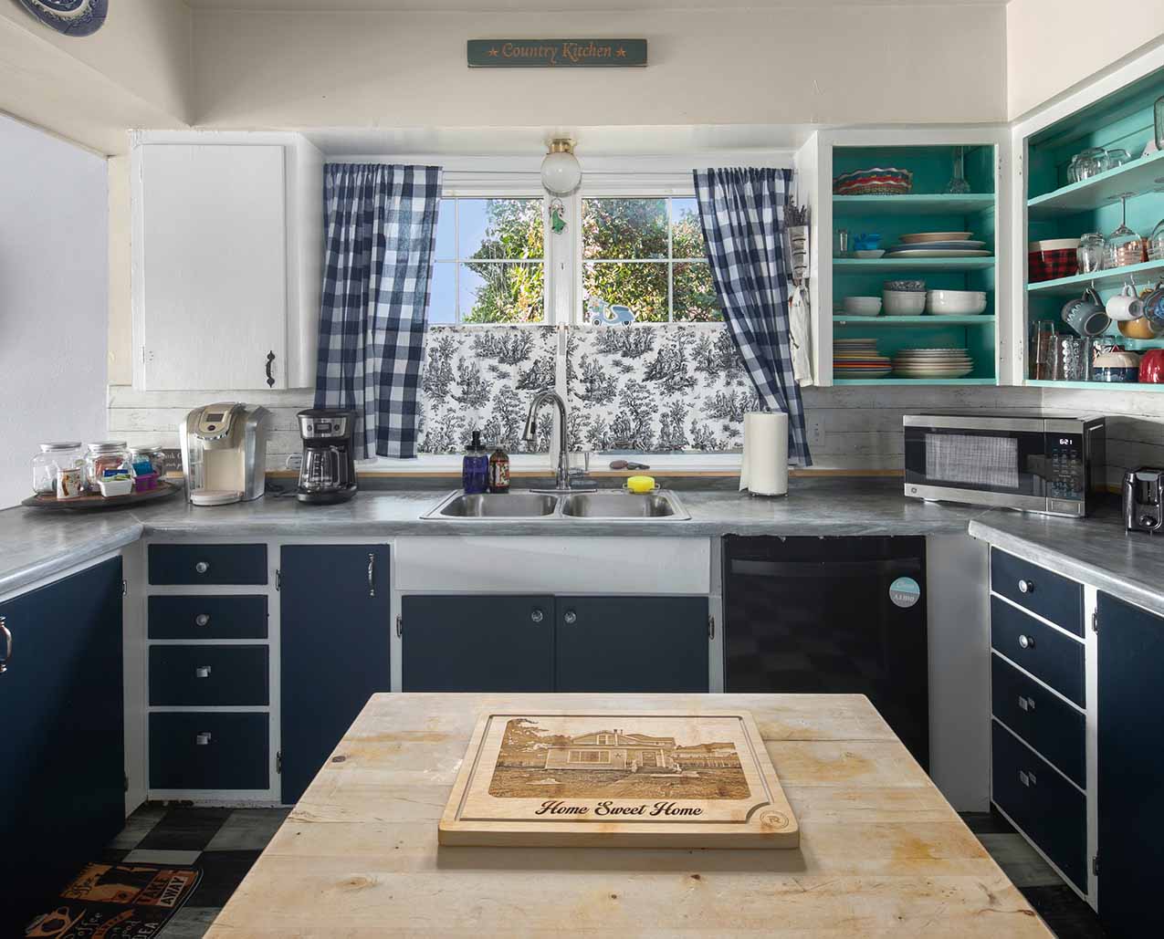 Glacier Cozy Cottage slider image 1