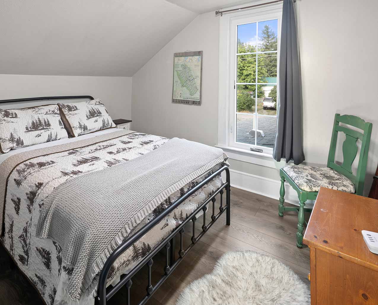 Glacier Cozy Cottage slider image 3