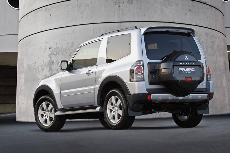 2017 Mitsubishi Pajero Gls 3 5l 3 Door Photo Gallery Motoraty