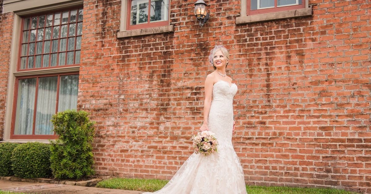 Butlers Courtyard Bridal Portraits Audrey 4 League City Bridal Portraits Butlers Courtyard Audrey