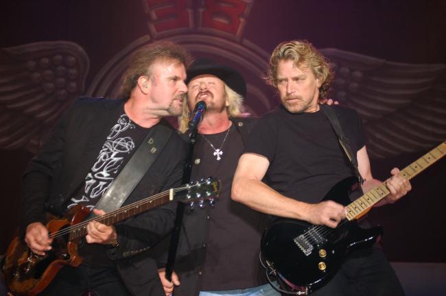 38 Special Singer Donnie Van Zant Center Stands In Between