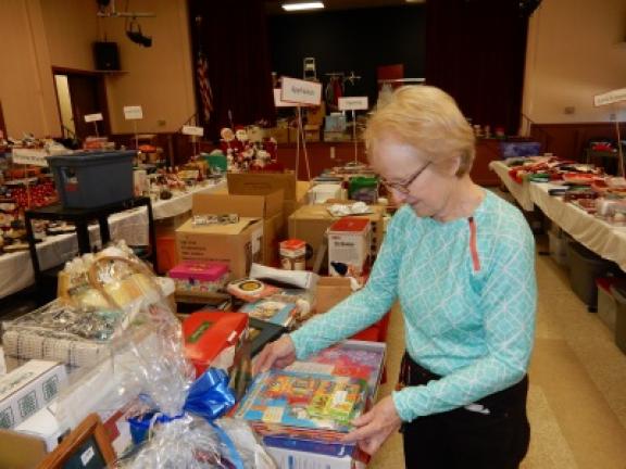 Christmas Sale Benefits Food Pantry Times News Online