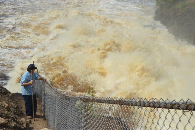 army corps reverses course releases water from francis walter dam