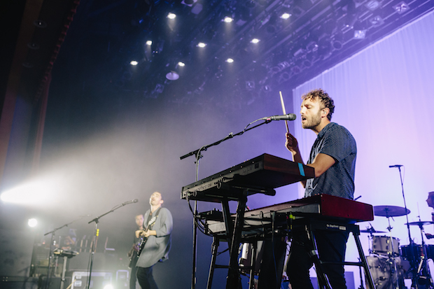 Review Local Natives W Charlotte Day Wilson 10 14 16 The Ryman Auditorium Photos No Country For New Nashville no country for new nashville