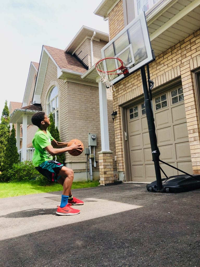 Canada for Kids: Shooting hoops in your driveway