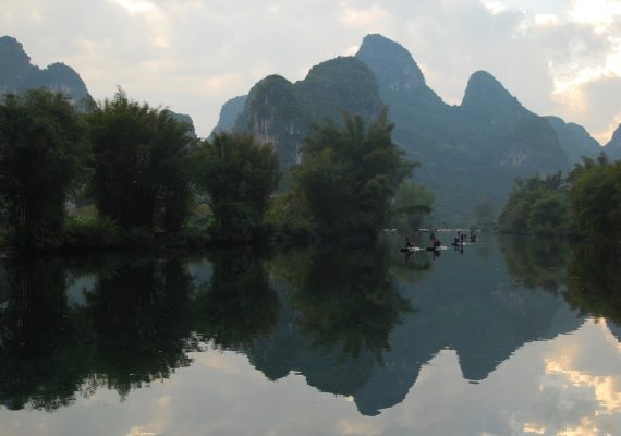 A Family River Walk in Yangshuo A Family River Walk in Yangshuo