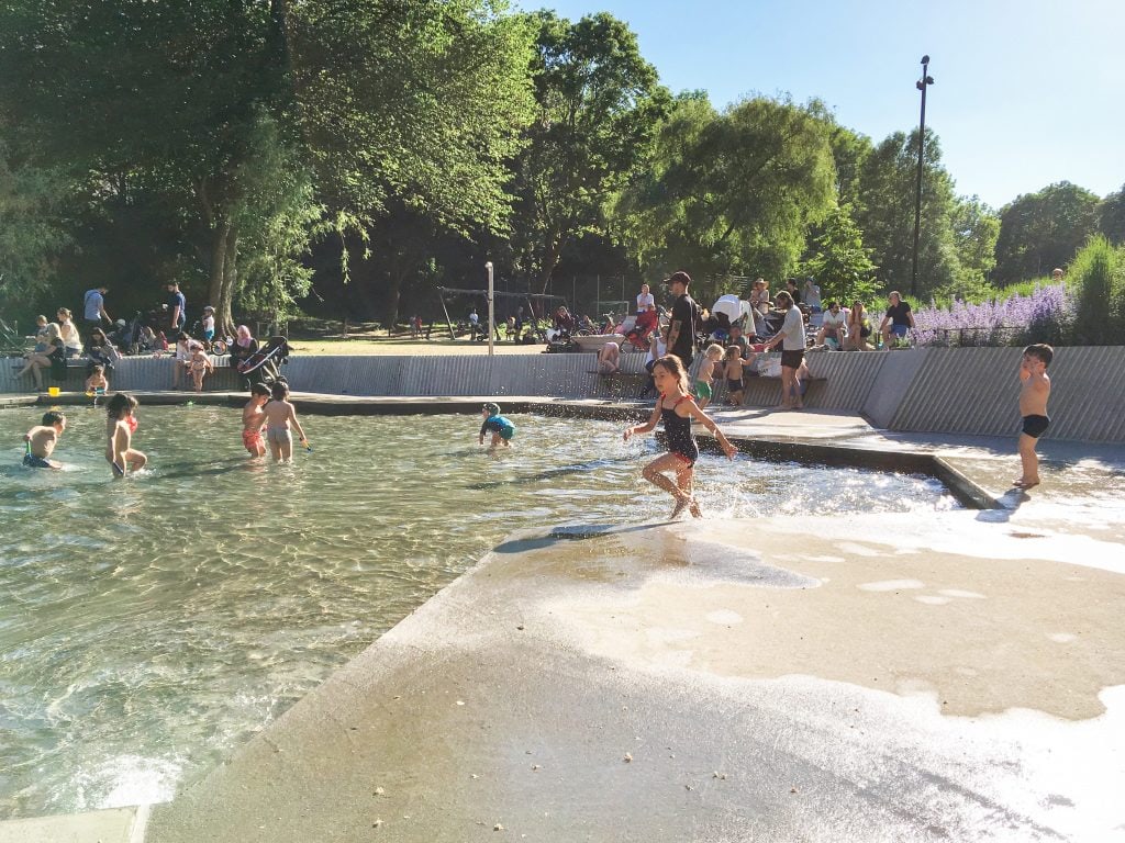 Things to do in Stockholm with kids: Lilla Blecktornsparken splash pool