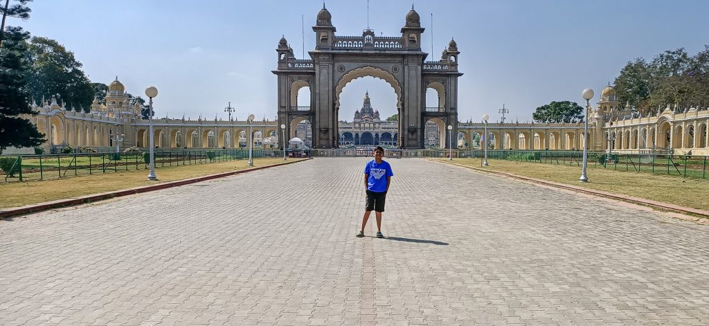 India for kids: boy in front of Mysore Palace